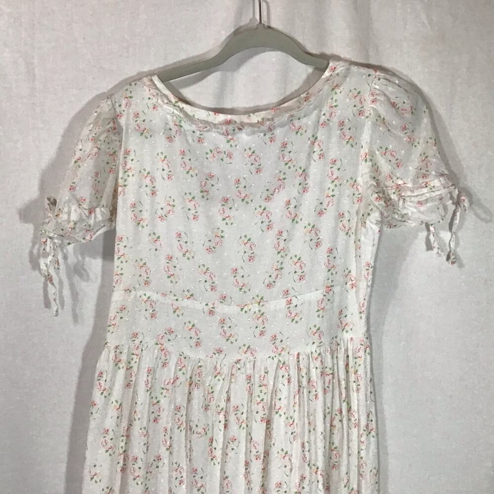 Romantic White Floral Maxi Dress with Puff Sleeves - Picture 8 of 12